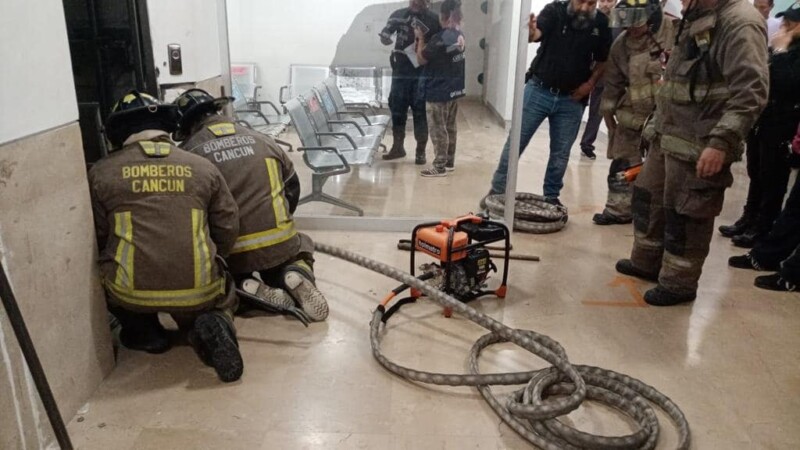 Trabajador del IMSS en Cancún quedó atrapado en un elevador