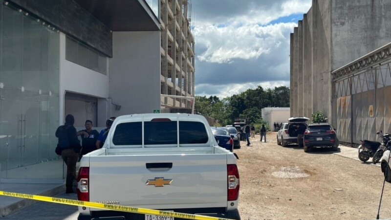 Realizan operativo en una construcción de la avenida Colegios de Cancún