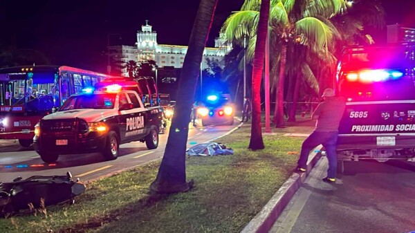 Motociclista choca y muere en zona hotelera de Cancún