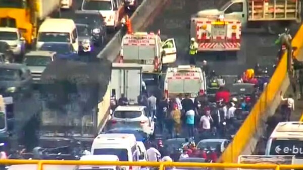 Tractocamión de basura causa carambola y 12 heridos en Edomex