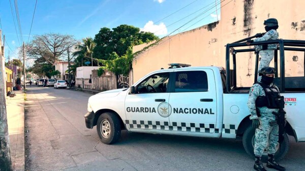 Autoridades catean inmueble en la SM 66 de Cancún