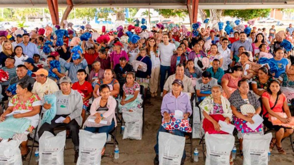 Diego Castañón se suma al programa social “Abrigando Corazones” en Tulum