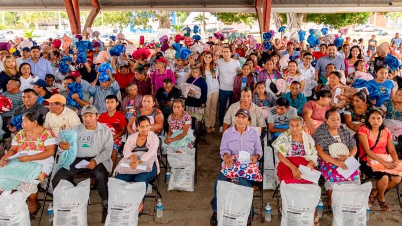 Diego Castañón se suma al programa social “Abrigando Corazones” en Tulum