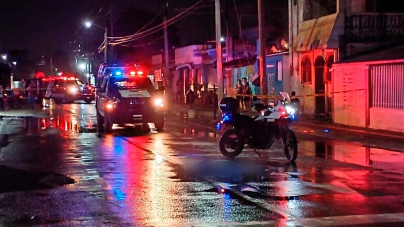 Hombre se electrocuta y muere en avenida de Cancún 
