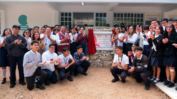 Entrega Mara Lezama 5 nuevas aulas en el Plantel 4 del Colegio de Bachilleres de Cancún