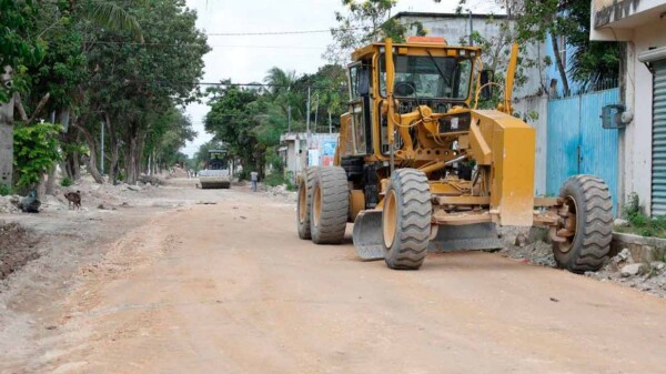 Familias cancunenses felices por el progreso en las obras de su colonia