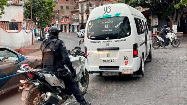 Transportistas reanudan su servicio en Taxco, Guerrero