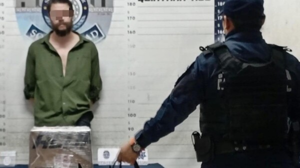 Detienen a británico con paquetes de droga en Playa del Carmen