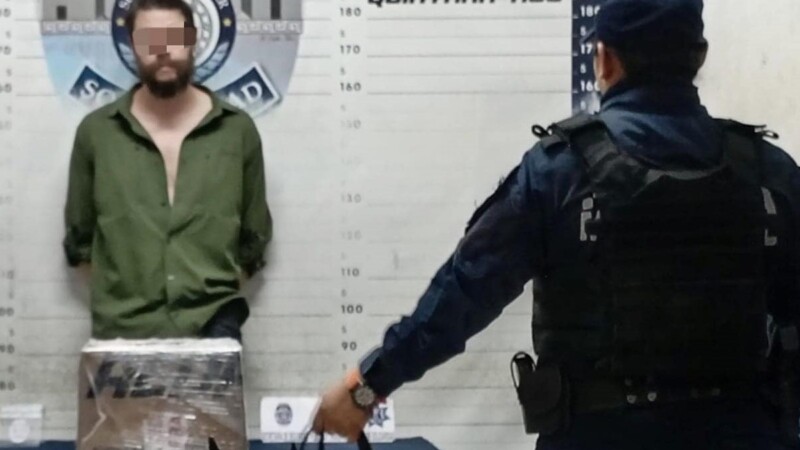 Detienen a británico con paquetes de droga en Playa del Carmen