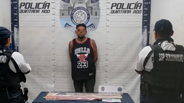 Detienen a dos por robo y narcomenudeo en Playa del Carmen