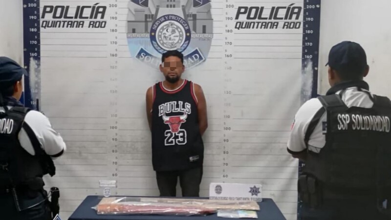 Detienen a dos por robo y narcomenudeo en Playa del Carmen