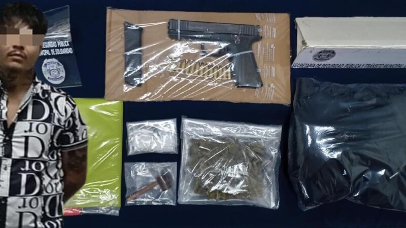 Detienen a sujeto armado y con drogas en Playa del Carmen