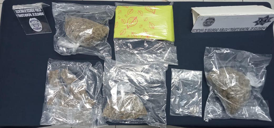 Detienen a sujeto con drogas en la colonia In House de Playa del Carmen; a Erick “N” le decomisaron marihuana y “piedra”.