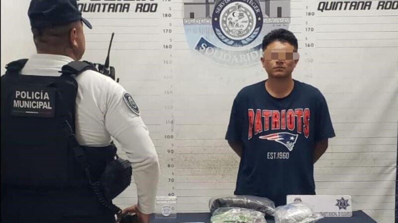 Detienen a dos presuntos narcomenudistas en Playa del Carmen