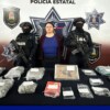 En Cancún detienen a mujer en posesión de drogas y un revólver