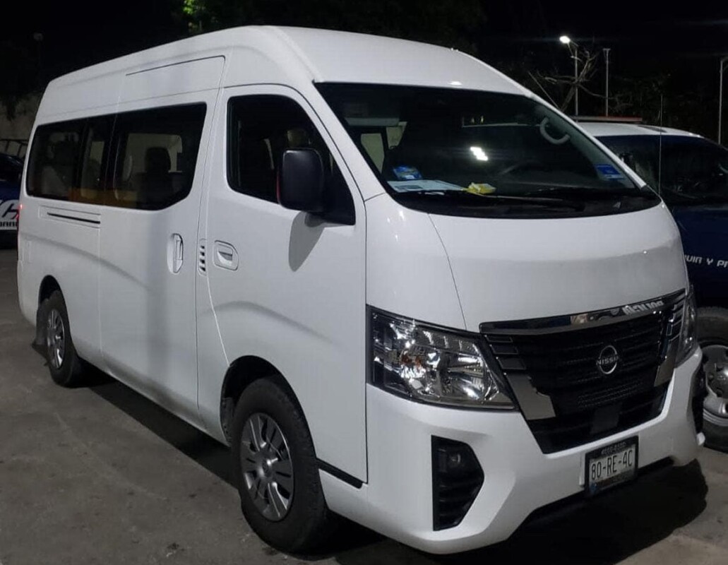 Detienen a una pareja acusa de robo en Playa del Carmen; Robert “N” y Ana “N”, trataron de darse a la fuga en una Urvan que fue interceptada por policías.