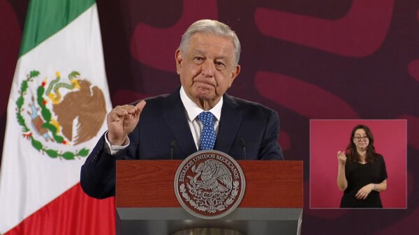 Para evitar ser “cepillado” por INE, AMLO hará giras privadas