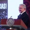Presenta AMLO portada de su libro: ‘¡Gracias’!