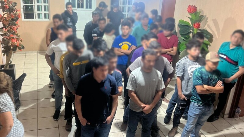 Aseguran a 85 extranjeros sin documentos en un hotel de Guadalajara