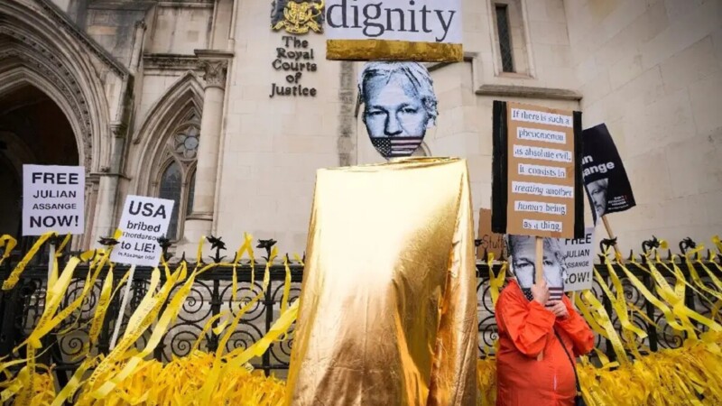 Assange usa último recurso para evitar extradición a EU