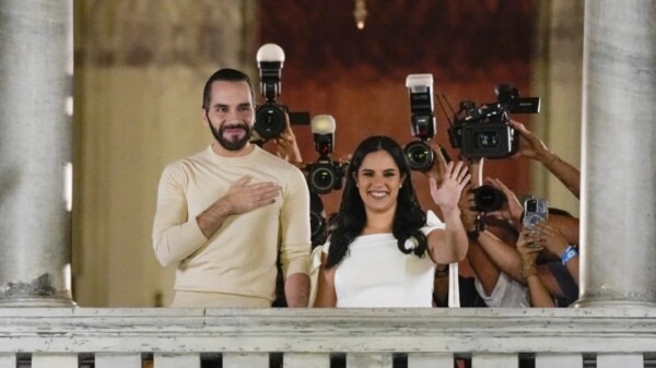 Gana Bukele en El Salvador; arremete contra España