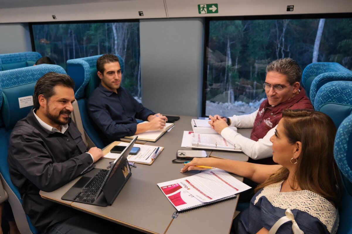 Ambas autoridades abordaron el Tren Maya en Cancún, a bordo sostuvieron una reunión con temas de salud y se dirigieron a Nuevo Xcán.