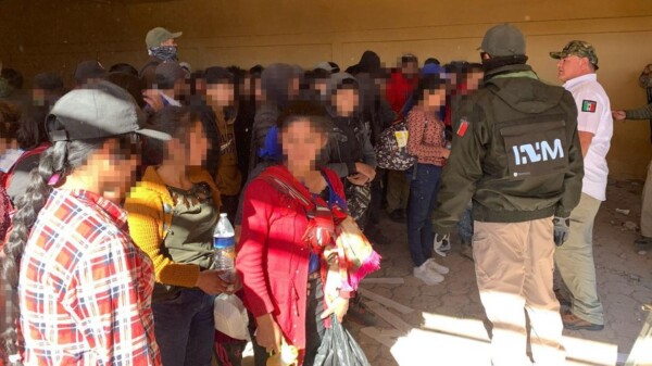 Hallan en una casa abandonada a 101 migrantes guatemaltecos