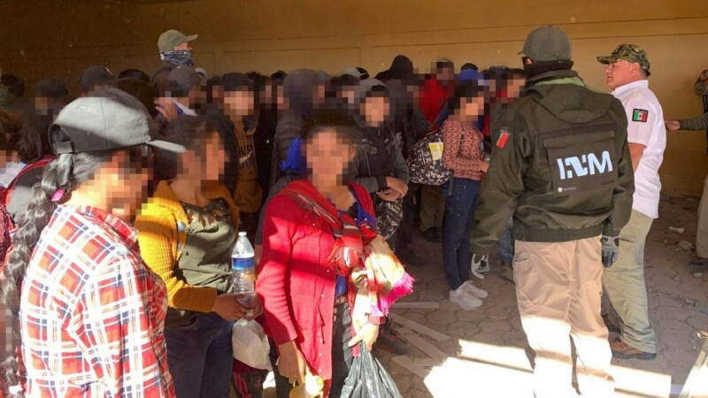 Hallan en una casa abandonada a 101 migrantes guatemaltecos