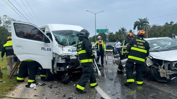 Identifican a las víctimas de fatal choque carretero en Playa del Carmen.