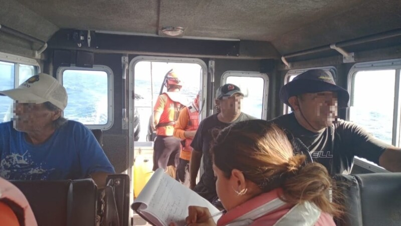 Rescata personal de la Marina a tres pescadores a la deriva frente a Cozumel