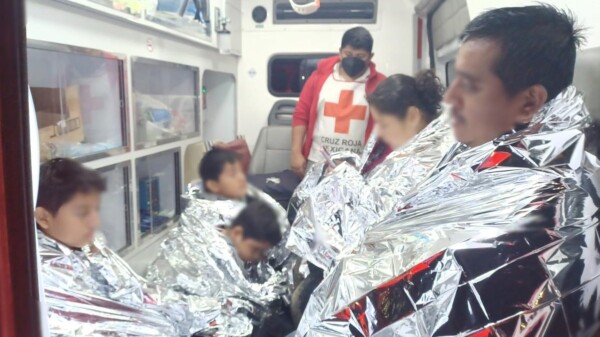 Rescatan a 11 migrantes a punto de sufrir hipotermia en el Río Bravo