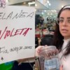 Violeta Isfel vende dulce en los camerinos del teatro