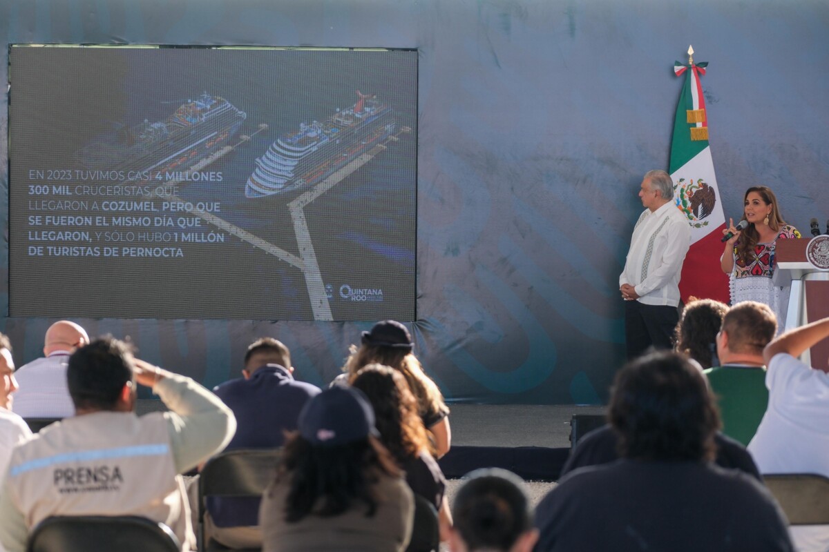 Junto con el presidente de México, Andrés Manuel López Obrador, la gobernadora recorrió la nueva ruta que se puso en marcha Cancún Aeropuerto-Playa del Carmen.