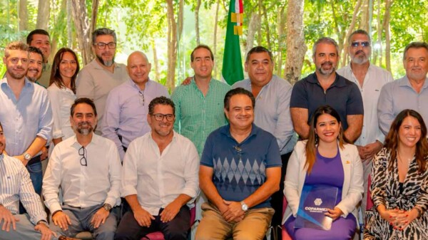 Diego Castañón asiste a reunión empresarial con miembros de la COPARMEX