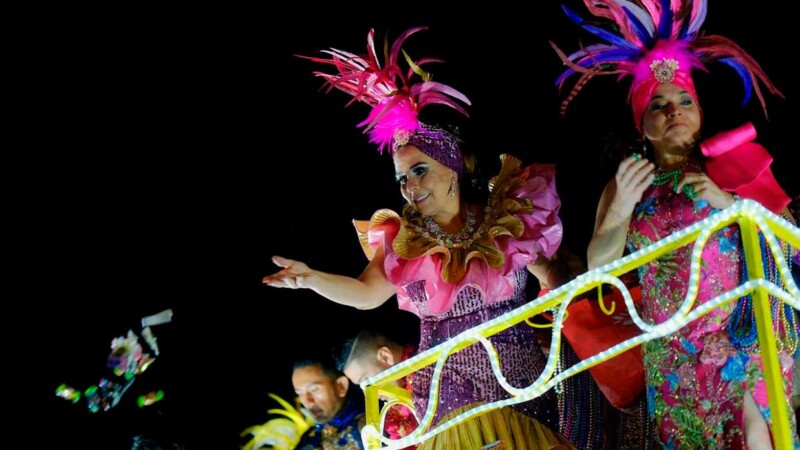 Festejan Mara Lezama y Juanita Alonso gran cierre de Carnaval con el pueblo cozumeleño