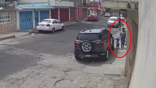 Mujer abandona a niña en calles de la alcaldía Álvaro Obregón (VIDEO)
