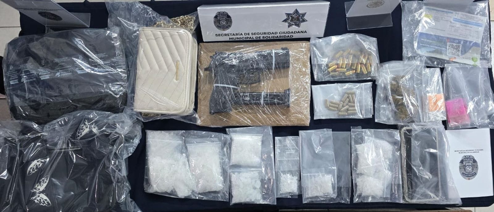 Playa del Carmen: Cae trío con drogas cartuchos y arma de fuego en Xcacel; dos mujeres y un hombre fueron detenidos en un “picadero”.