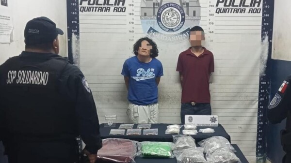Detienen e sujetos con más de 500 dosis de drogas en Playa del Carmen