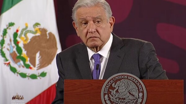 Informa AMLO desaparición de dos funcionarios y un periodista