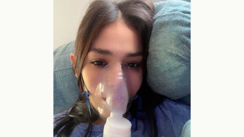 Danna Paola aparece con mascarilla de oxígeno y preocupa a sus fans