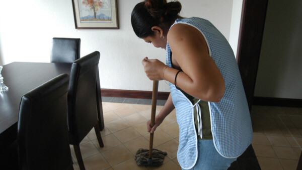Esto debe ganar una trabajadora del hogar en 2024