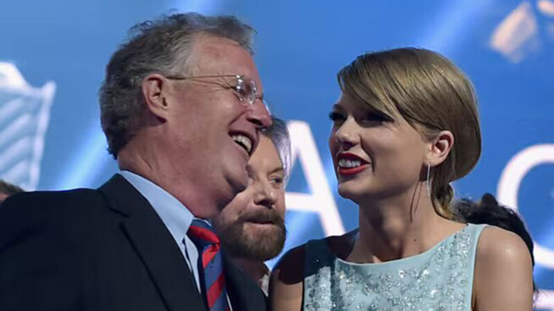 Libra padre de Taylor Swift cargos por agresión a fotógrafo