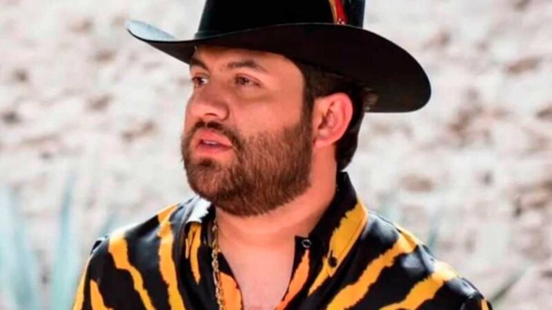 Luis R Conriquez denuncia que fue golpeado por su exesposa y exsuegra