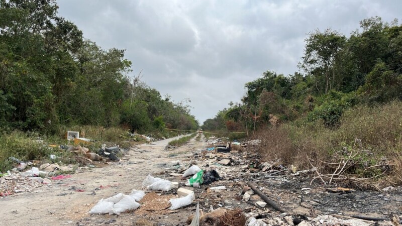 Localizan restos humanos en camino de terracería en Cancún