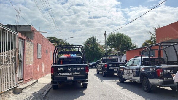 Operativo en la Lombardo Toledano en busca de asaltantes de ferretería