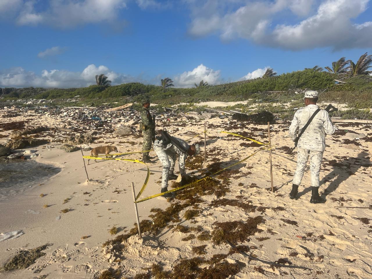 Recala paquete de droga en la costa oriental de Cozumel; personal de la Guardia Nacional y del Ejército hicieron el hallazgo cerca del Castillo Real.