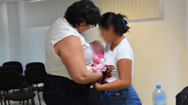 Rescatan a recién nacida reportada como desaparecida en Chetumal