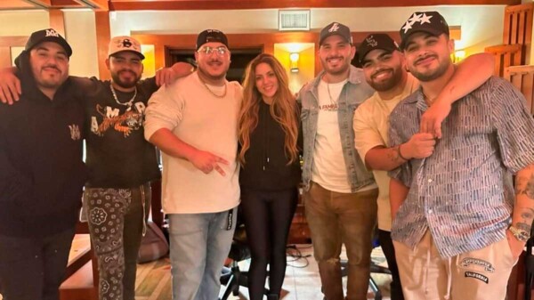 Shakira presume adelanto de su canción con Grupo Frontera