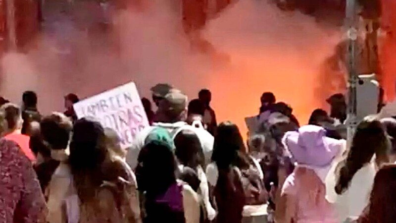 Cesan a mando policial en Colima por represión a marcha de mujeres