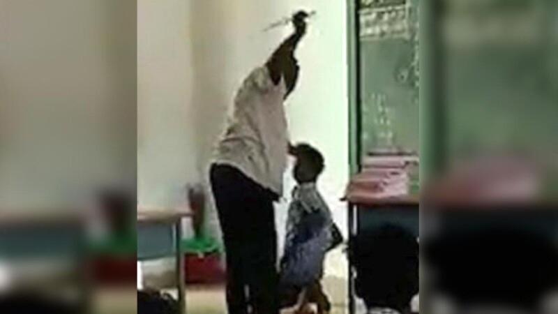 Profesor mata a golpes a alumno de 14 años